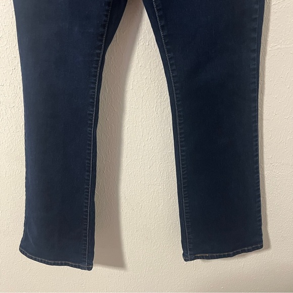 Levi’s 315 Women’s Size W30 X L30 Shaping Bootcut Dark Wash Denim Jeans EUC - Picture 3 of 10